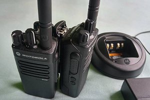 Обзор портативной радиостанции Motorola DP2400E